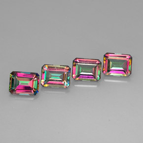 カラットの天然トップレインボーミスティックトパーズ（8.9×7 mm・エメラルドカット）