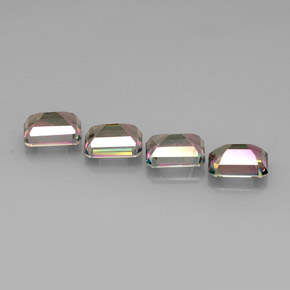 カラットの天然トップレインボーミスティックトパーズ（8.9×7 mm・エメラルドカット）