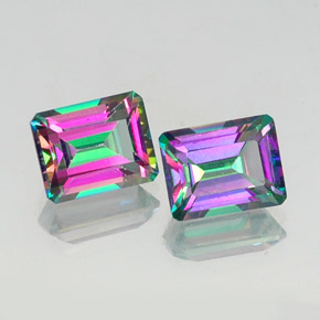 カラットの天然トップレインボーミスティックトパーズ（9×7.2 mm・エメラルドカット）