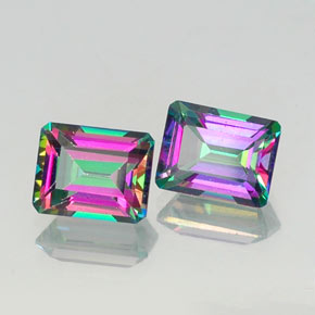カラットの天然トップレインボーミスティックトパーズ（9×7.2 mm・エメラルドカット）