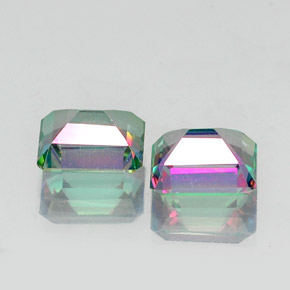 カラットの天然トップレインボーミスティックトパーズ（9×7.2 mm・エメラルドカット）