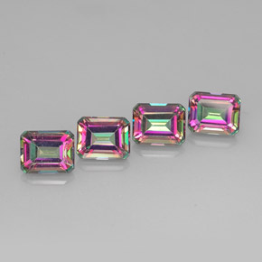 カラットの天然トップレインボーミスティックトパーズ（9.9×8 mm・エメラルドカット）