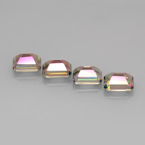 カラットの天然トップレインボーミスティックトパーズ（9.9×8 mm・エメラルドカット）
