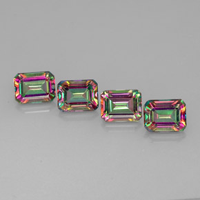 カラットの天然トップレインボーミスティックトパーズ（9.1×7 mm・エメラルドカット）
