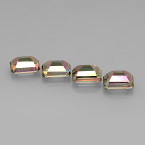 カラットの天然トップレインボーミスティックトパーズ（9.1×7 mm・エメラルドカット）