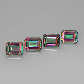 カラットの天然トップレインボーミスティックトパーズ（9×7 mm・エメラルドカット）
