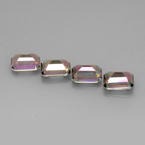 カラットの天然トップレインボーミスティックトパーズ（9×7 mm・エメラルドカット）