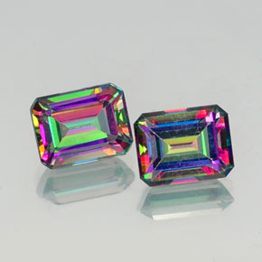 カラットの天然トップレインボーミスティックトパーズ（8.9×6.9 mm・エメラルドカット）