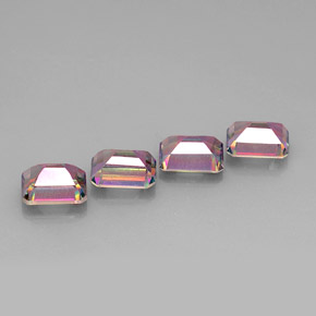 カラットの天然トップレインボーミスティックトパーズ（8.9×7 mm・エメラルドカット）