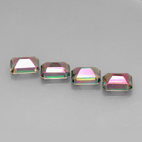 カラットの天然トップレインボーミスティックトパーズ（9.1×7 mm・エメラルドカット）