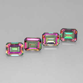 カラットの天然トップレインボーミスティックトパーズ（9×7 mm・エメラルドカット）