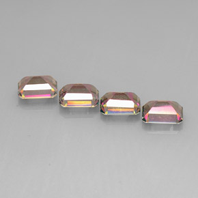 カラットの天然トップレインボーミスティックトパーズ（9×7 mm・エメラルドカット）