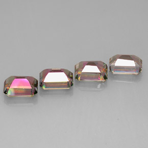 カラットの天然トップレインボーミスティックトパーズ（9.9×8 mm・エメラルドカット）