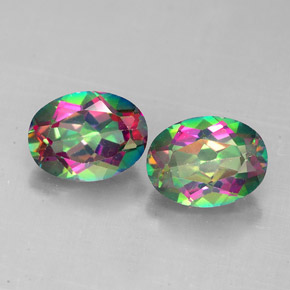 カラットの天然トップレインボーミスティックトパーズ（8.2×6.1 mm・オーバルカット）