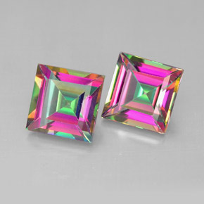 カラットの天然トップレインボーミスティックトパーズ（7.1×7 mm・四角）