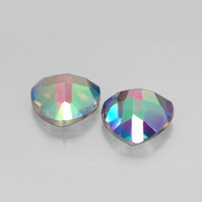 カラットの天然トップレインボーミスティックトパーズ（8.1×8 mm・トリリアント）