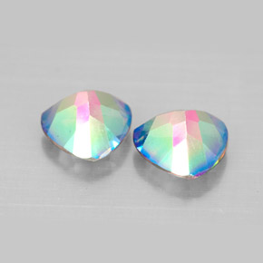 カラットの天然トップレインボーミスティックトパーズ（8.2×8.1 mm・トリリアント）