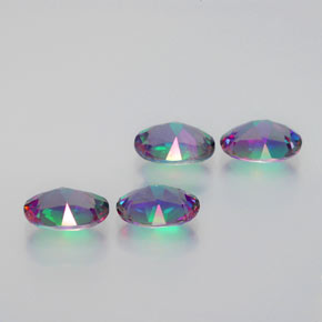 カラットの天然マルチカラーレインボーミスティックトパーズ（8.1×6.1 mm・オーバルカット）