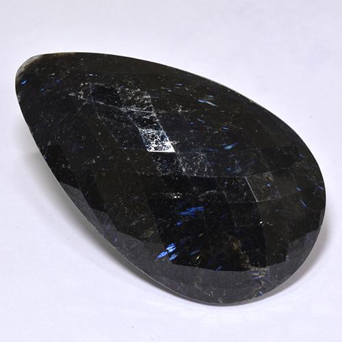 45.28カラットの天然黒ヌーミット（40.2×23.9 mm・洋梨の形）