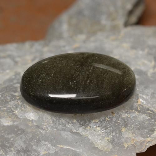 26.24カラットの天然ゴールドシーンのあるブラックオブシディアン（28.5×18.2 mm・オーバルカット）