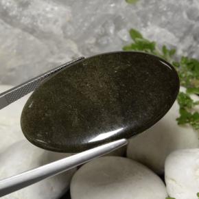 31.63カラットの天然ゴールドシーンブラック黒曜石、オーバルカット、オペーク