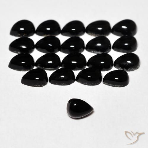 0.15カラットの天然黒オニキス（3.9×3 mm・洋梨の形）