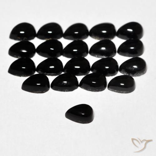 0.15カラットの天然黒オニキス（3.9×3 mm・洋梨の形）