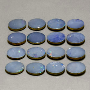 カラットの天然マルチカラーオパールダブレット（8.1×6 mm・オーバルカット）