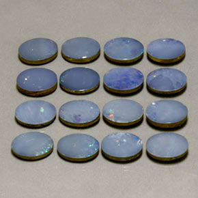 カラットの天然マルチカラーオパールダブレット（8.1×6 mm・オーバルカット）