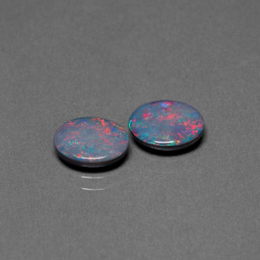 カラットの天然マルチカラーオパールダブレット（8×6 mm・オーバルカット）