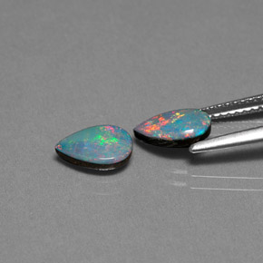 カラットの天然マルチカラーオパールダブレット（8.3×5.3 mm・洋梨の形）