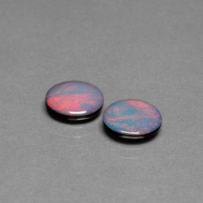 カラットの天然マルチカラーオパールダブレット（8×6 mm・オーバルカット）