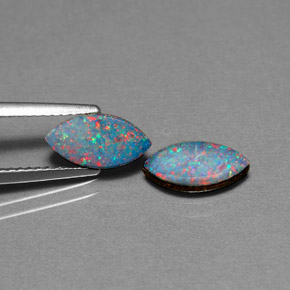 カラットの天然マルチカラーオパールダブレット（10.2×5.1 mm・マーキス）