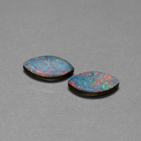 カラットの天然マルチカラーオパールダブレット（10.2×5.1 mm・マーキス）