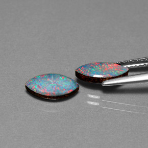 カラットの天然マルチカラーオパールダブレット（10.2×5.1 mm・マーキス）