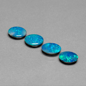カラットの天然マルチカラーオパールダブレット（6.8×4.8 mm・オーバルカット）
