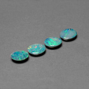 カラットの天然マルチカラーオパールダブレット（6.9×5 mm・オーバルカット）