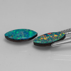カラットの天然マルチカラーオパールダブレット（10.2×5 mm・マーキス）