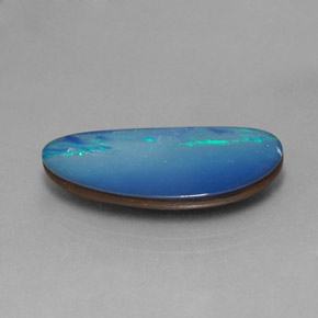 6.85カラットの天然マルチカラーオパールダブレット（24.5×11.1 mm・ファンシーシェイプ）