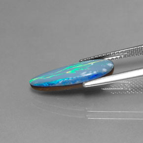 2.23カラットの天然マルチカラーオパールダブレット（17.4×7.3 mm・ファンシーシェイプ）