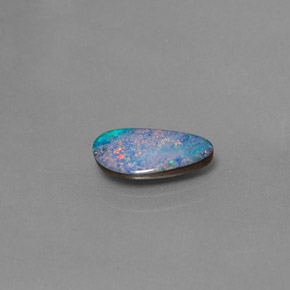 1.26カラットの天然マルチカラーオパールダブレット（11.4×6.1 mm・ファンシーシェイプ）
