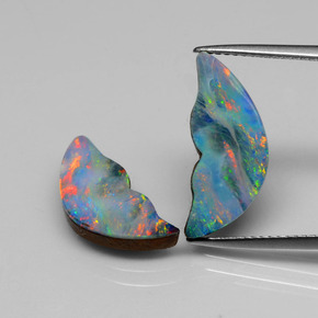 カラットの天然マルチカラーオパールダブレット（18×7.8 mm・ファンシーシェイプ）