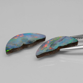 カラットの天然マルチカラーオパールダブレット（18×7.8 mm・ファンシーシェイプ）