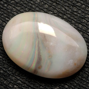 6.06カラットの天然マルチカラーオパール（17.2×12.2 mm・透明）