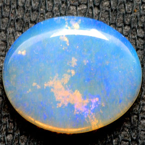 1.54カラットの天然マルチカラーオパール（11.4×9.6 mm・透明）