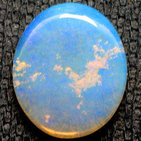 1.54カラットの天然マルチカラーオパール（11.4×9.6 mm・透明）