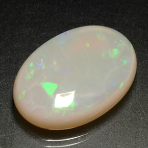 10.36カラットの天然マルチカラーオパール（20×14.2 mm・透明）