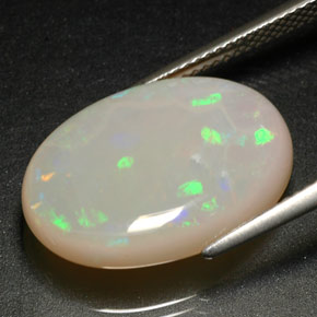 10.36カラットの天然マルチカラーオパール（20×14.2 mm・透明）