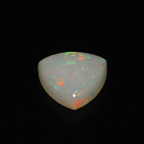 0.75カラットの天然マルチカラーオパール（7.1×7.2 mm・透明）