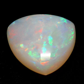 0.68カラットの天然マルチカラーオパール（7×7 mm・透明）